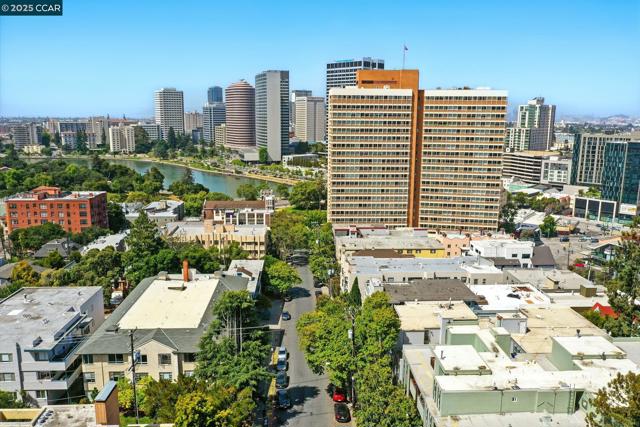 193 Montecito, Oakland CA: https://media.crmls.org/mediaz/b68f8e3b-0cb3-4132-bf19-509c3aae6d92.jpg