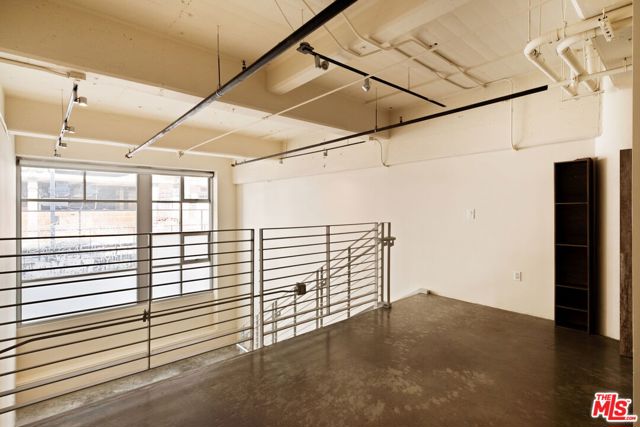 1130 S Flower Street, Los Angeles CA: https://media.crmls.org/mediaz/b68fac27-1993-4753-b3b3-7fbd694dd49e.jpg