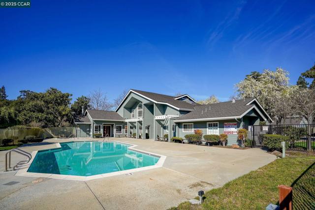 7540 Canyon Meadow Cir, Pleasanton CA: https://media.crmls.org/mediaz/b6905516-64eb-48ec-9df5-3f6b33fec6c2.jpg