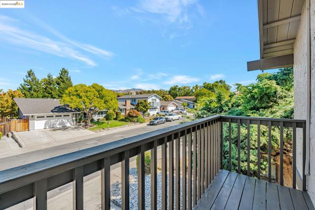 4414 Willow Glen Ct, Concord CA: https://media.crmls.org/mediaz/b6908fe2-0eb9-4af0-a6e0-a68964c04f70.jpg