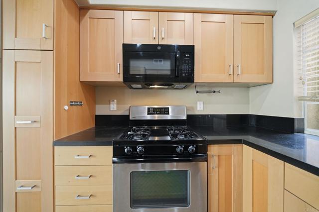 Detail Gallery Image 13 of 50 For 10974 Creekbridge Pl, San Diego,  CA 92128 - 2 Beds | 2/1 Baths