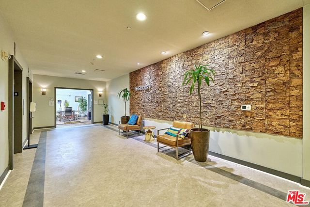 3810 Wilshire Boulevard, Los Angeles CA: https://media.crmls.org/mediaz/b6911370-09c7-40a3-8a9c-e8d2be834d60.jpg