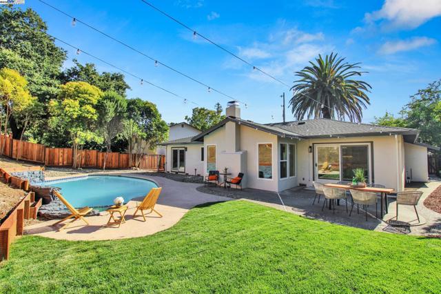 3613 perada dr, Walnut Creek CA: https://media.crmls.org/mediaz/b691df6f-b88b-4e4c-84c0-ba93dfb6c5c7.jpg