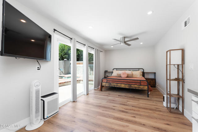 3268 Hilldale Avenue, Simi Valley CA: https://media.crmls.org/mediaz/b6925263-3f65-49c5-9384-b964ce564018.jpg