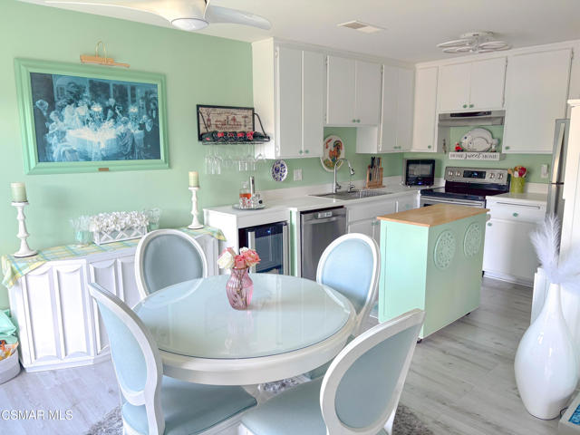 291 Sequoia Court, Thousand Oaks CA: https://media.crmls.org/mediaz/b69295e5-7e12-403b-99ba-3c6f8fd3f4a2.jpg