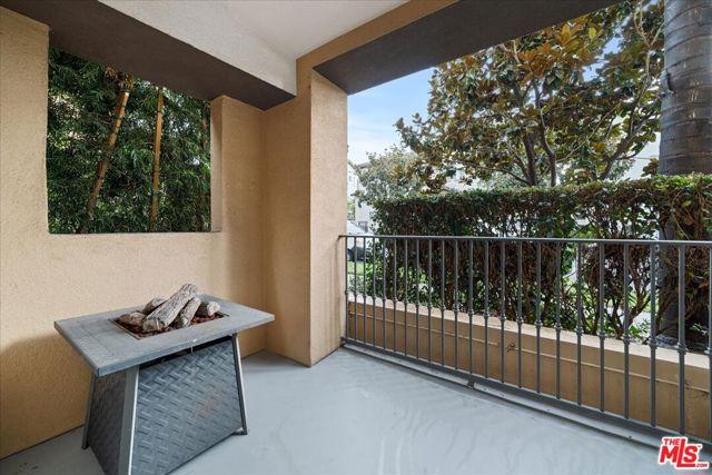 13031 Villosa Place, Playa Vista CA: https://media.crmls.org/mediaz/b6930c58-81bd-4d7c-b55d-a55619c65c43.jpg