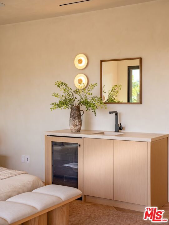 517 N Edinburgh Avenue, Los Angeles CA: https://media.crmls.org/mediaz/b6936fcd-7b52-407f-9032-20f3fb07bdba.jpg