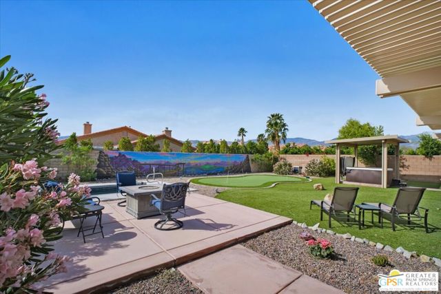 74121 Kingston Court, Palm Desert CA: https://media.crmls.org/mediaz/b693b35c-6bf8-4265-8f2c-8f0b2f04cb50.jpg