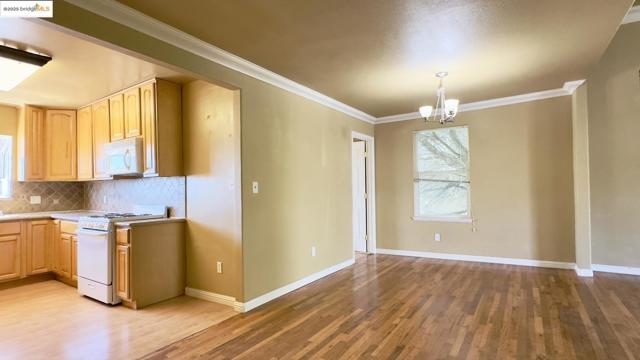 6084 Monterey AVE, Richmond CA: https://media.crmls.org/mediaz/b693b5a1-259f-4889-bc2a-03532e19698f.jpg
