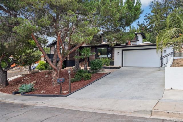 8560 Sunrise Ave, La Mesa CA: https://media.crmls.org/mediaz/b693bfc2-9d80-475f-bbf2-657c4f3297c4.jpg