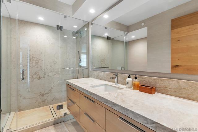 Image 14 of 31 For 1810 Avenida Del Mundo  403