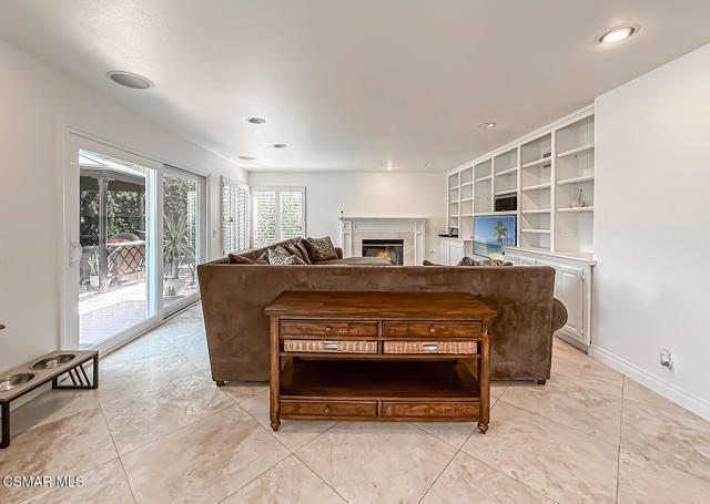 2848 Bayham Cir, Thousand Oaks CA: https://media.crmls.org/mediaz/b693d9b5-8272-4f9f-a00b-8c164cd58a4d.jpg