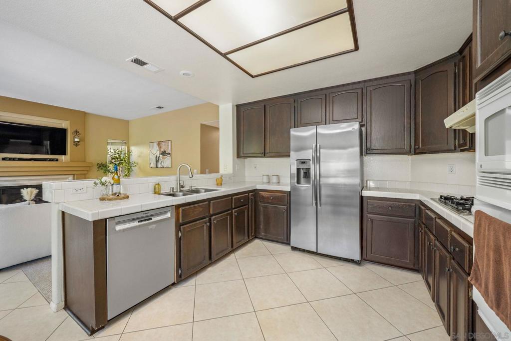 MLS #250034947SD img 9