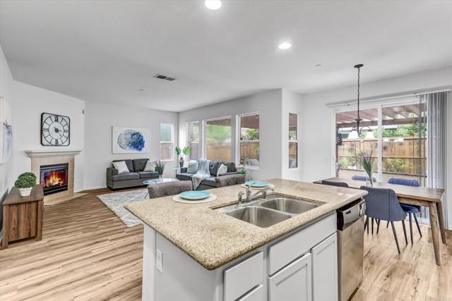 Detail Gallery Image 13 of 41 For 1717 Webber Way, Chula Vista,  CA 91913 - 6 Beds | 4 Baths