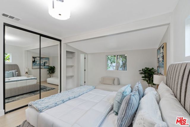 5413 Halbrent Avenue, Sherman Oaks CA: https://media.crmls.org/mediaz/b6948775-c07c-41eb-bfe3-f24cd52780bc.jpg