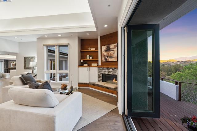 11 Leslyn Lane, Lafayette CA: https://media.crmls.org/mediaz/b694a0aa-ca23-42f9-9723-ed9bad7f7aab.jpg