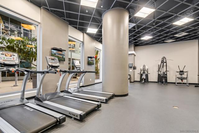 253 10Th Ave, San Diego CA: https://media.crmls.org/mediaz/b694c6a8-c902-49e2-a5cf-e782aef0f70a.jpg
