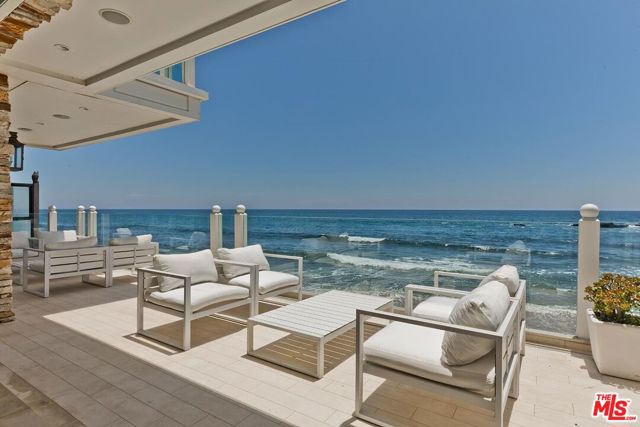 119 Malibu Colony Road, Malibu CA: https://media.crmls.org/mediaz/b695646c-d258-4e65-983b-89b394fccb73.jpg