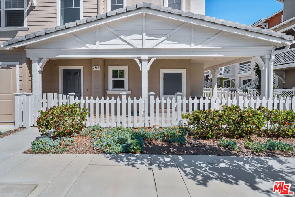 3763 Islander Walk