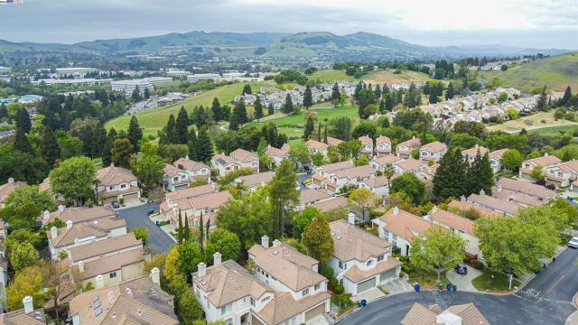 906 Vista Pointe Dr, San Ramon CA: https://media.crmls.org/mediaz/b69694a6-fa36-4612-8677-6667f19f7629.jpg