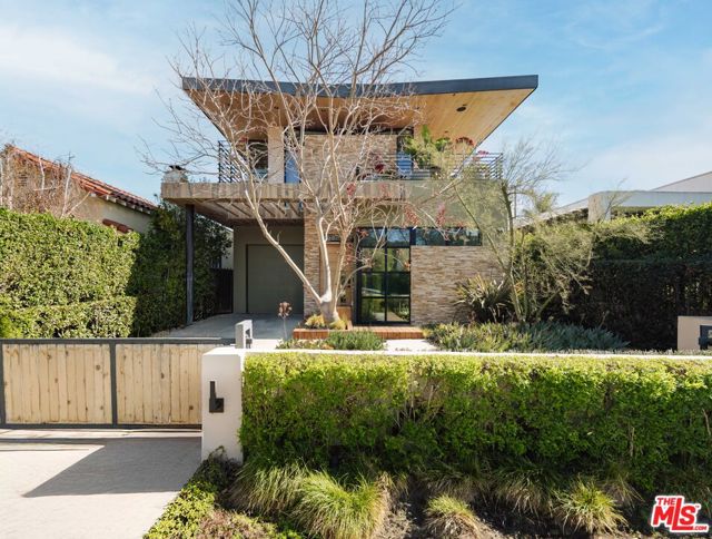 366 Huntley Drive, West Hollywood CA: https://media.crmls.org/mediaz/b69705fb-2eac-4660-aa20-d0bcac6561d5.jpg