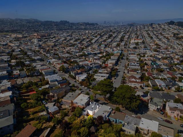 260 Curtis Street, San Francisco CA: https://media.crmls.org/mediaz/b697143c-92fc-4447-8c1d-034122990edf.jpg