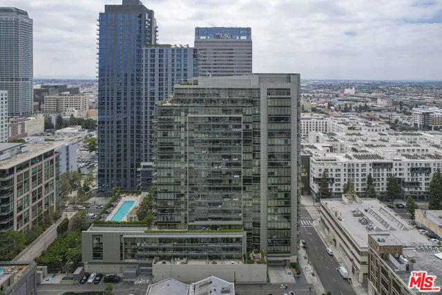 1155 S Grand Avenue, Los Angeles CA: https://media.crmls.org/mediaz/b6972ca9-0461-4fdb-b69d-e9df4547ff60.jpg