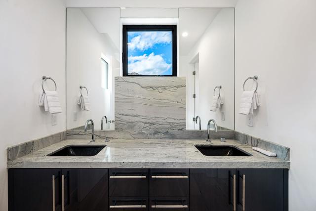 53985 Del Gato Drive, La Quinta CA: https://media.crmls.org/mediaz/b6974c69-0bf8-4ebc-83d0-bd41fb4ff4f2.jpg