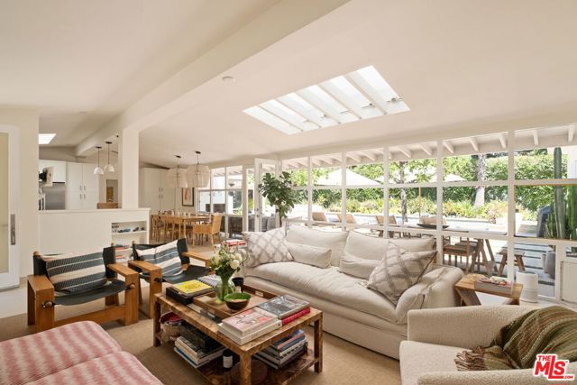 3366 Mandeville Canyon Road, Los Angeles CA: https://media.crmls.org/mediaz/b697de77-5413-474b-820c-0c5b76c566e1.jpg