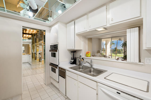 900 Island Drive, Rancho Mirage CA: https://media.crmls.org/mediaz/b697f3ce-809a-4775-ae72-b43cc9e72318.jpg