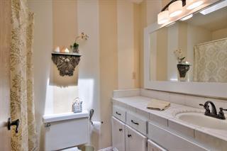 17280 Tamara Lane, Royal Oaks CA: https://media.crmls.org/mediaz/b6983b68-f925-406f-b752-e5885c02d5dc.jpg