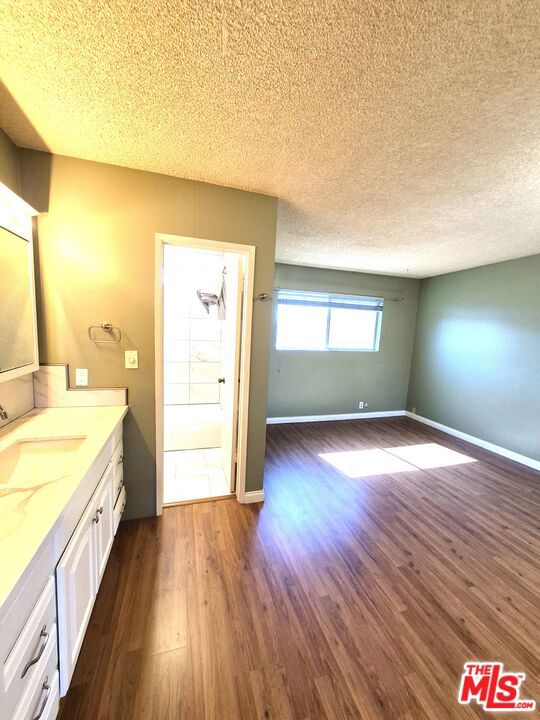 2501 W Redondo Beach Boulevard, Gardena CA: https://media.crmls.org/mediaz/b698472e-6fc9-42e6-bdc7-db52e99ca190.jpg