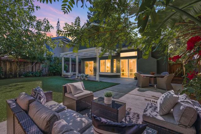 821 Whitehall Lane, Redwood City CA: https://media.crmls.org/mediaz/b698b3fc-97fe-4758-a0e5-7f4e30ce97eb.jpg
