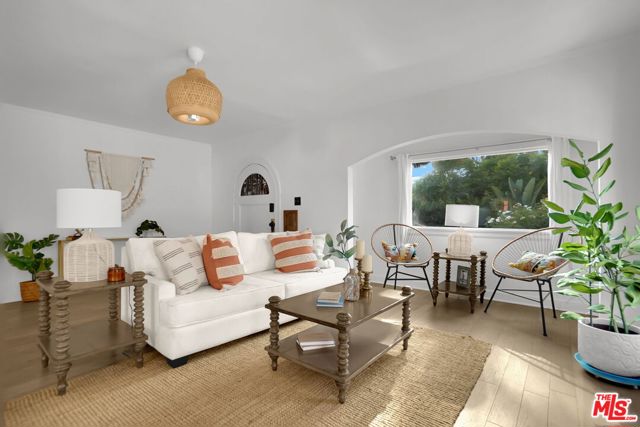 632 N Mariposa Avenue, Los Angeles CA: https://media.crmls.org/mediaz/b698db4d-7703-4b42-aadf-c30b0af36cb9.jpg