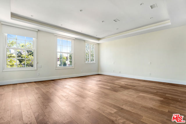12320 Ridge Circle, Los Angeles CA: https://media.crmls.org/mediaz/b698f923-aa23-4c35-8f8a-982093930871.jpg
