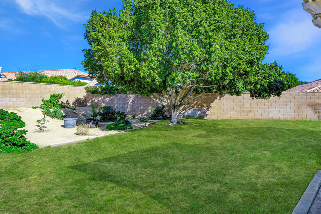 78524 San Marino Court, La Quinta CA: https://media.crmls.org/mediaz/b6990086-4418-40d0-ab16-f13df67f842c.jpg