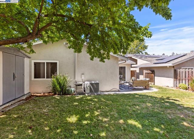 2485 Talavera Dr, San Ramon CA: https://media.crmls.org/mediaz/b6994d69-00f5-4d00-8e59-6277df832b36.jpg