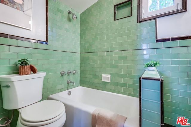 1105 E Claremont Street, Pasadena CA: https://media.crmls.org/mediaz/b6996f9e-0350-4f8d-9d8e-782d7a972f75.jpg
