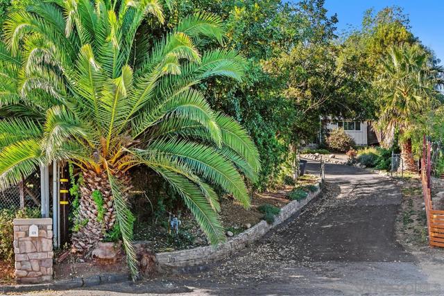 320 Beaumont Dr., Vista CA: https://media.crmls.org/mediaz/b699c47f-ff7a-4080-a855-051395e16762.jpg