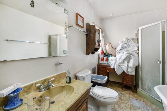 2747 Fairfield St, San Diego CA: https://media.crmls.org/mediaz/b69a1edc-a509-4586-9ade-39eb63ff96d7.jpg