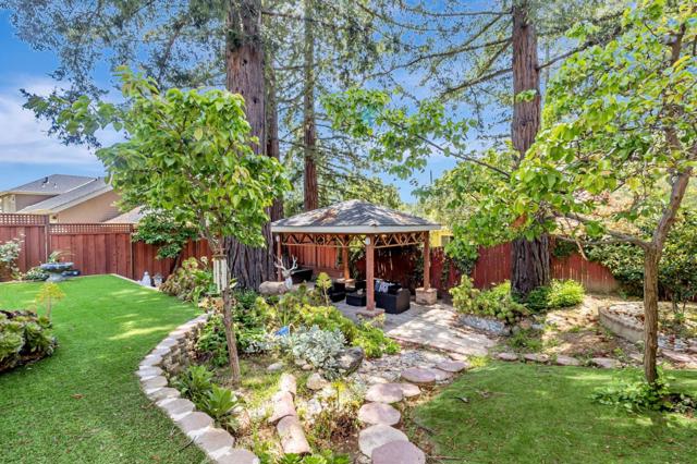 3119 Oak Knoll Drive, Redwood City CA: https://media.crmls.org/mediaz/b69a30bb-5a6b-4b0b-b2ca-0889a90e505c.jpg
