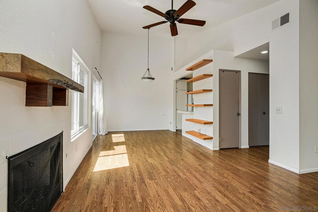 MLS #250035691SD img 4