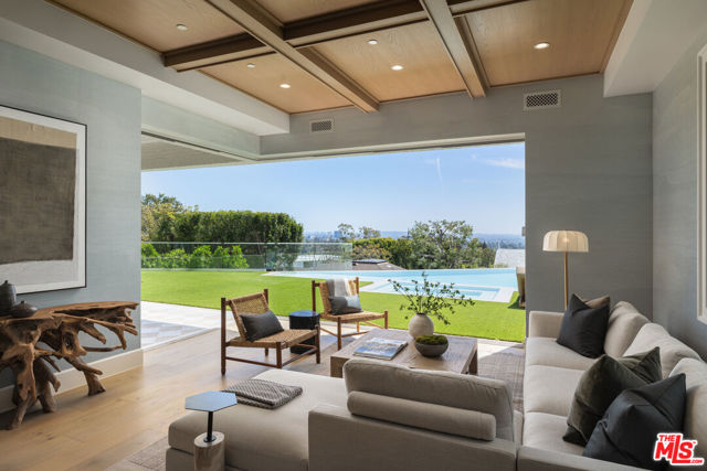1682 San Onofre Drive, Pacific Palisades CA: https://media.crmls.org/mediaz/b69a6169-422c-4a78-bcef-eedf4d73a93d.jpg