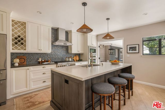 11349 Canton Drive, Studio City CA: https://media.crmls.org/mediaz/b69a9e02-a504-4e93-af28-41d97d3fe22e.jpg