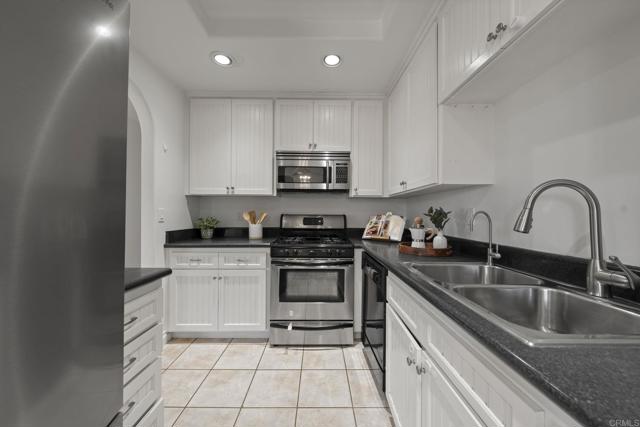 Detail Gallery Image 11 of 20 For 157 Belfast Gln, Escondido,  CA 92027 - 3 Beds | 2 Baths