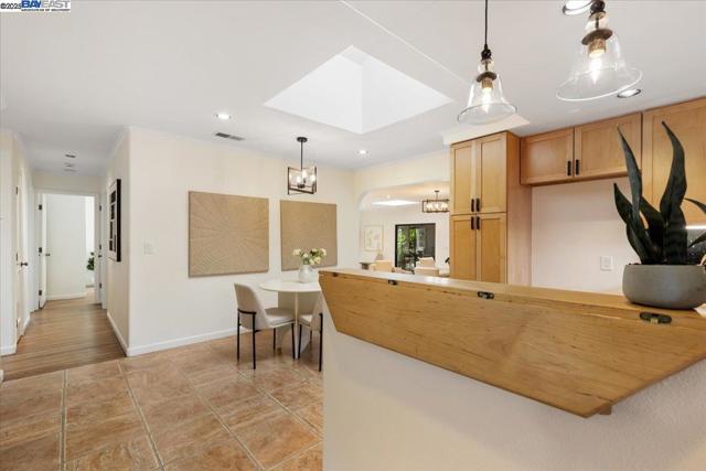 34264 Atteridge Pl, Fremont CA: https://media.crmls.org/mediaz/b69c132d-c458-46a7-ab32-8246c9445867.jpg