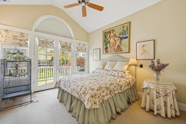 2070 Bush St, San Francisco CA: https://media.crmls.org/mediaz/b69c6d25-5601-4a0e-8b27-11f3df400d48.jpg