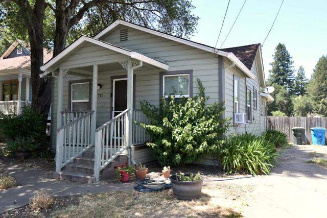 715 Tupper Street, Santa Rosa CA: https://media.crmls.org/mediaz/b69c7138-b4a4-4391-a04b-b4878caefdd9.jpg