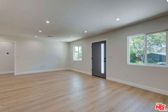 7444 Ostrom Avenue, Van Nuys CA: https://media.crmls.org/mediaz/b69ca025-4173-4c33-811c-2301ac80388a.jpg