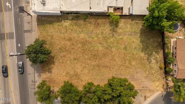 608 E Ojai Avenue, Ojai CA: https://media.crmls.org/mediaz/b69cc165-2a34-42da-9acc-22b6b4ff1c53.jpg